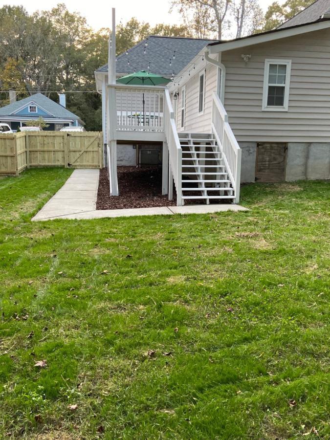 Modern 3-Bedroom, Big Fence Yard, Pets Stay Free دورهام المظهر الخارجي الصورة